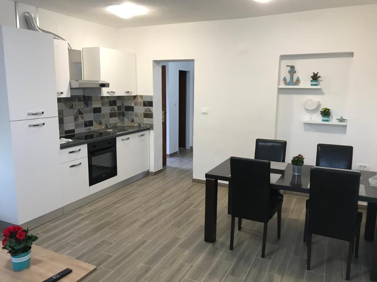 Apartments Lena Baška Eksteriør billede
